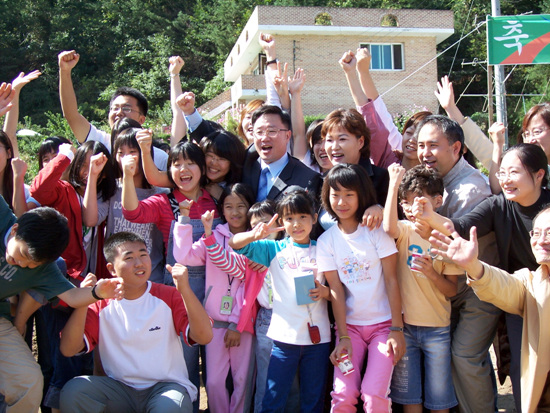 2000년 9월 전인고등학교 기숙사 착공식 모습 